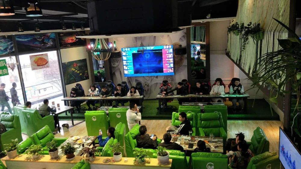 问鼎h5网页品牌视觉展示-专业服务团队
